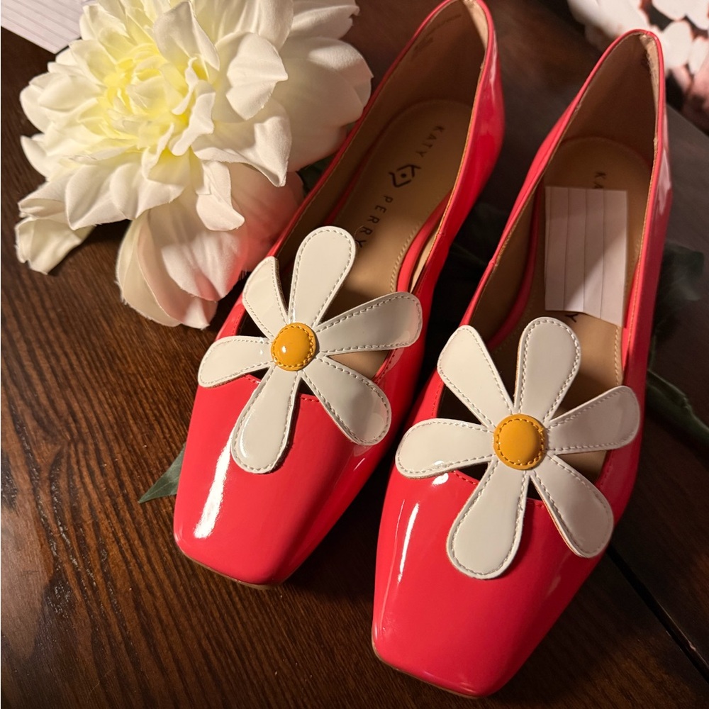 Katy Perry Collections Pink Flats with Daisy Accent- coral color. New w/o box